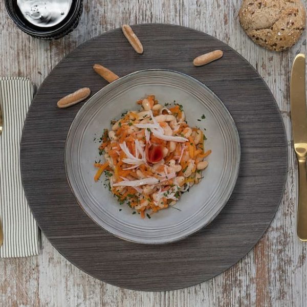 Ensalada-de-alubias-con-zanahoria-y-cangrejo-arriba